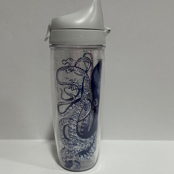 Tervis 24 oz Blue Octopus Tumbler - Picture 4 of 5